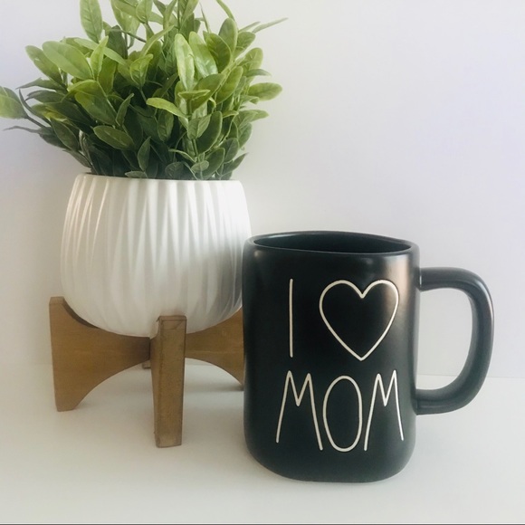 Rae Dunn Other - New Rae Dunn I ♥️ Mom Mug